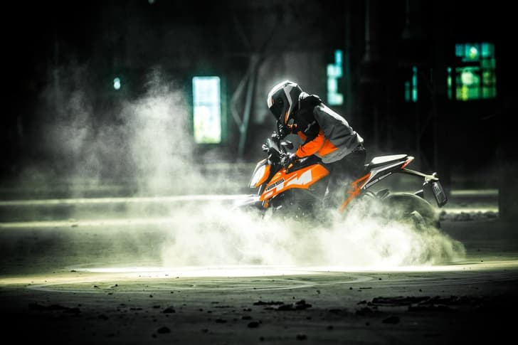 2017 KTM 125 Duke image gallery