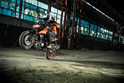 2017 KTM 125 Duke image gallery