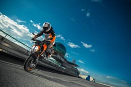 2017 KTM 125 Duke image gallery