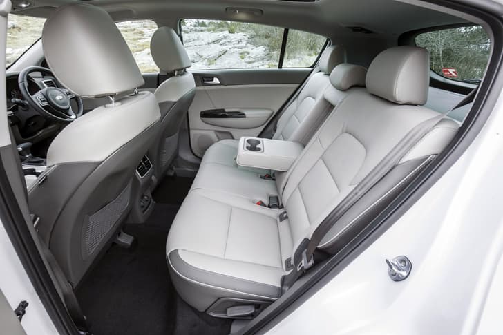 2016 Kia Sportage image gallery