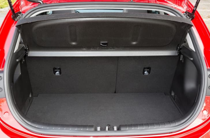 2016 Kia Rio hatchback image gallery