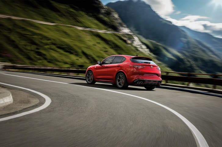 2017 Alfa Romeo Stelvio SUV image gallery
