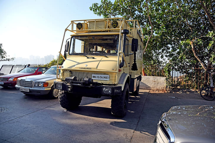 The Mercedes-Benz U 1150 Series 417 Unimog simply dwarfed everything around it.