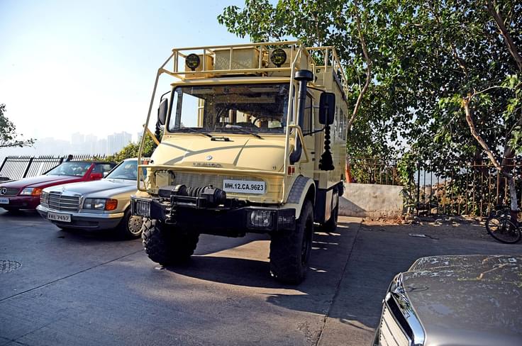 The Mercedes-Benz U 1150 Series 417 Unimog simply dwarfed everything around it. The Mercedes-Benz U 1150 Series 417 Unimog simply dwarfed everything around it.