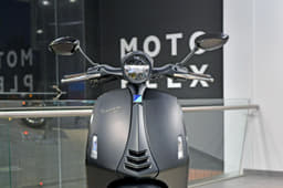 2016 Vespa 946 Emporio Armani image gallery