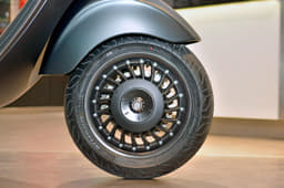 2016 Vespa 946 Emporio Armani image gallery