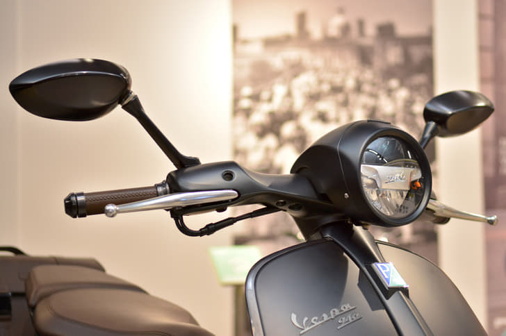 2016 Vespa 946 Emporio Armani image gallery