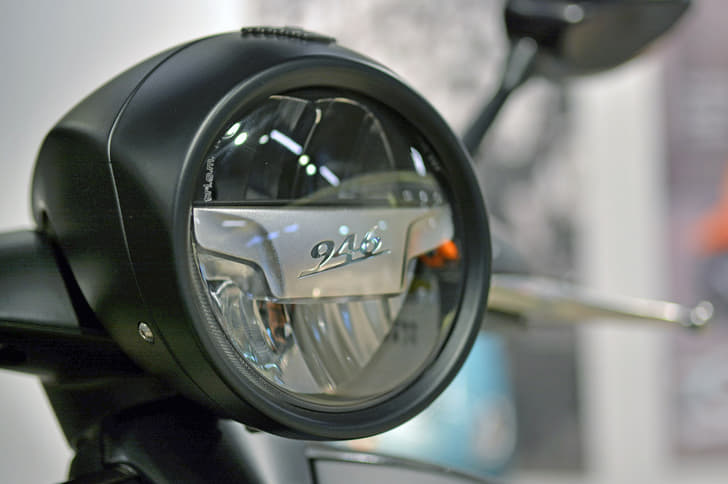 2016 Vespa 946 Emporio Armani image gallery