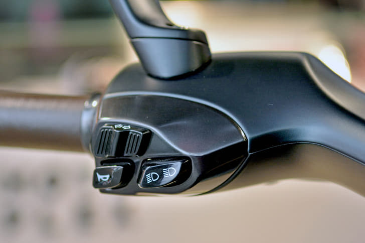 2016 Vespa 946 Emporio Armani image gallery