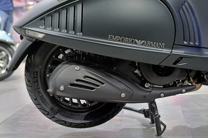2016 Vespa 946 Emporio Armani image gallery