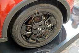 Top-spec variants will come with black alloy wheels. 