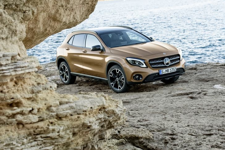 2017 Mercedes GLA facelift image gallery