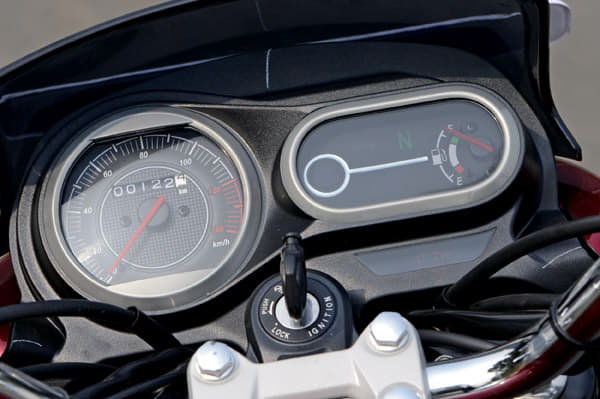 2017 Bajaj V12 image gallery