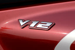 2017 Bajaj V12 image gallery