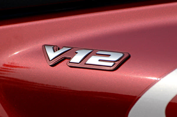 2017 Bajaj V12 image gallery