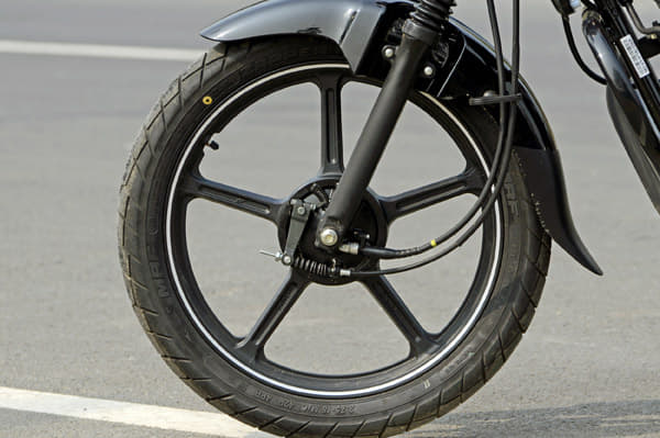 2017 Bajaj V12 image gallery