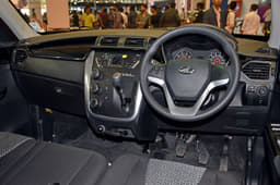 2017 Mahindra KUV100 image gallery