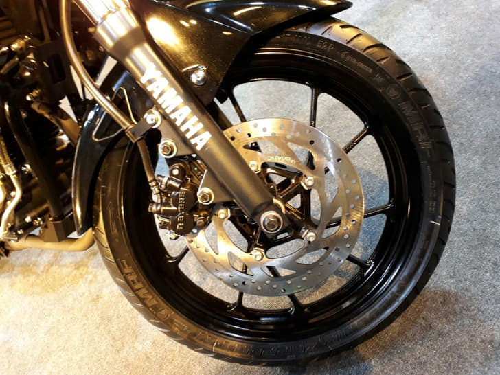 Yamaha FZ25 image gallery