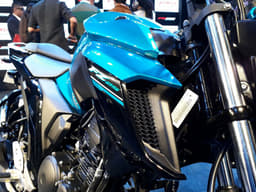 Yamaha FZ25 image gallery