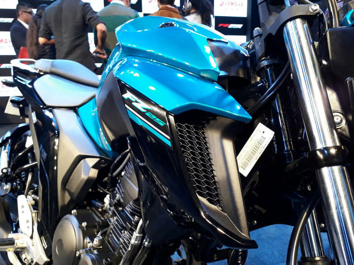 Yamaha FZ25 image gallery