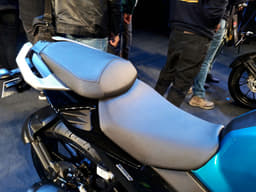 Yamaha FZ25 image gallery