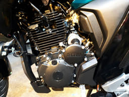 Yamaha FZ25 image gallery