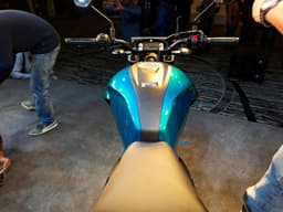 Yamaha FZ25 image gallery