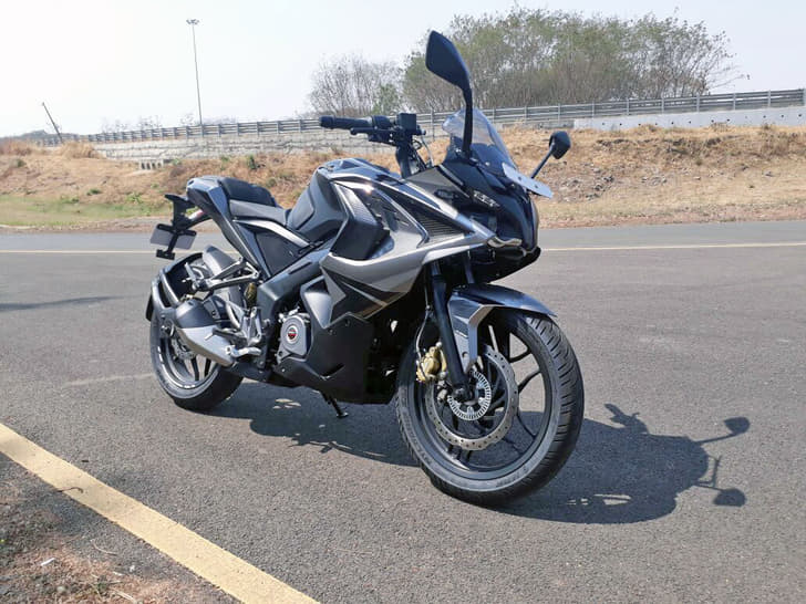 2017 Bajaj Pulsar RS200 image gallery