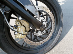 2017 Bajaj Pulsar RS200 image gallery