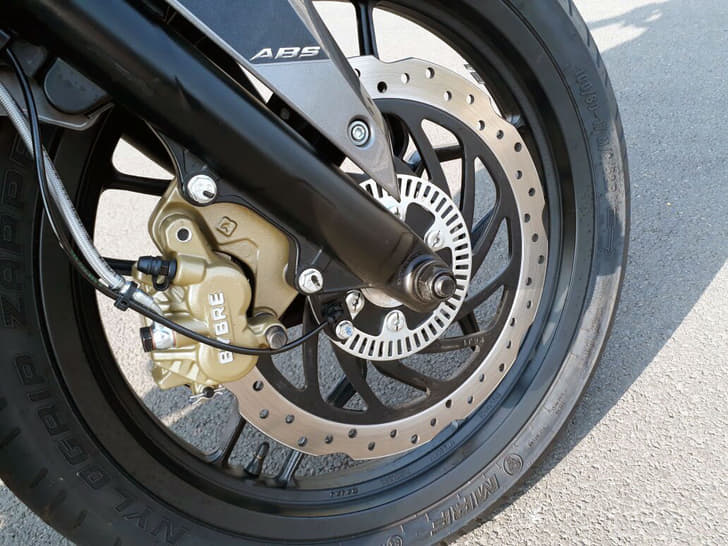 2017 Bajaj Pulsar RS200 image gallery