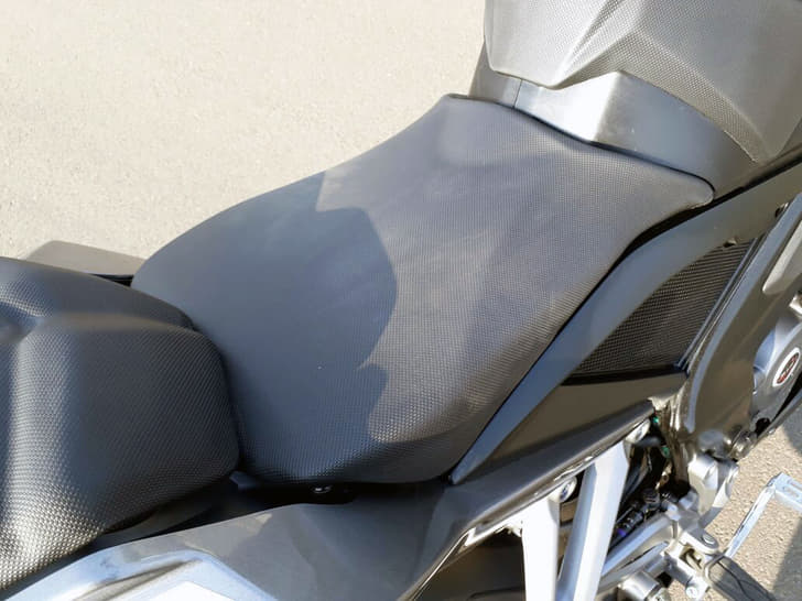 2017 Bajaj Pulsar RS200 image gallery