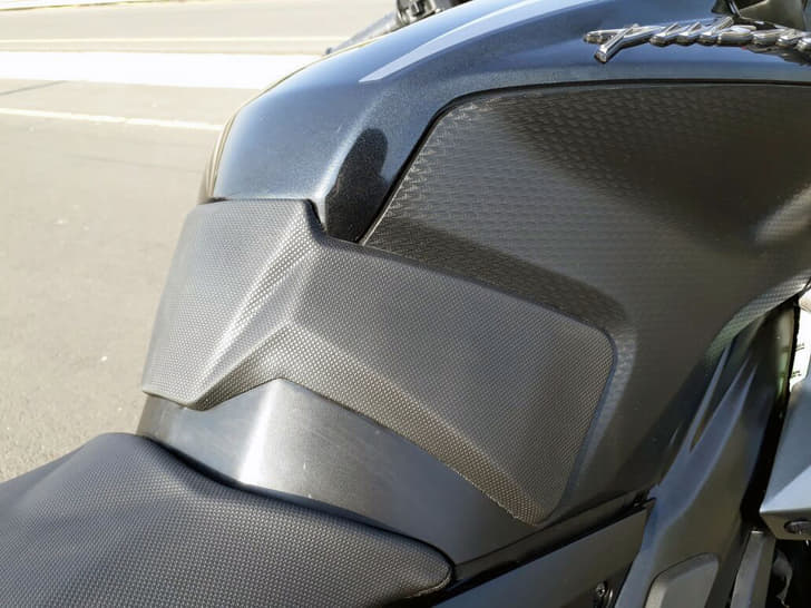 2017 Bajaj Pulsar RS200 image gallery