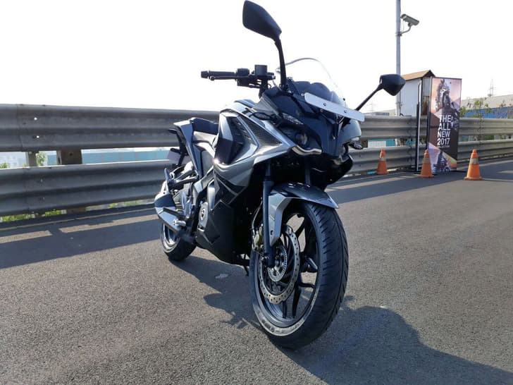 2017 Bajaj Pulsar RS200 image gallery
