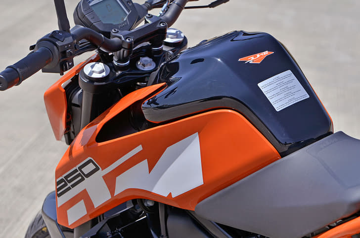 2017 KTM Duke 250 image gallery
