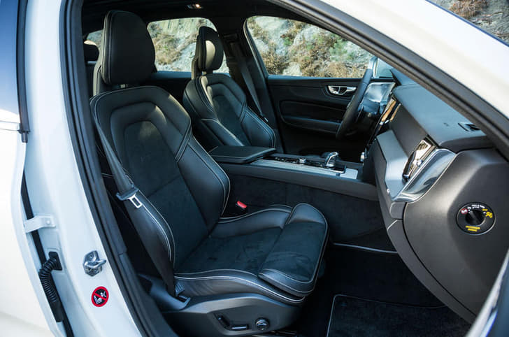 2017 Volvo XC60 image gallery