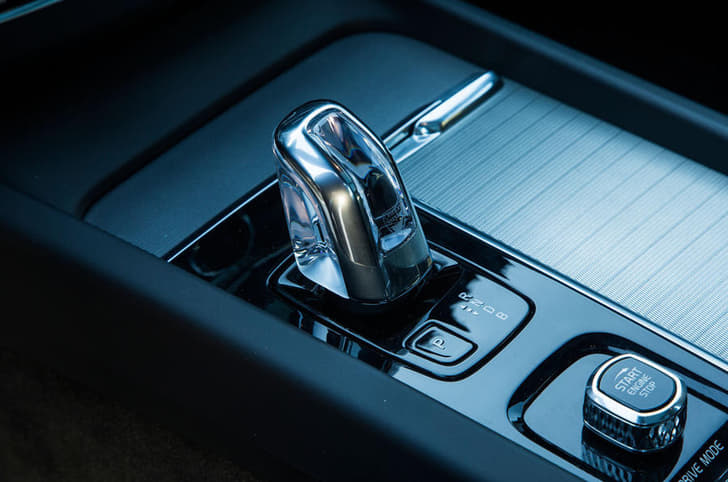 2017 Volvo XC60 image gallery