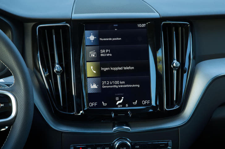 2017 Volvo XC60 image gallery