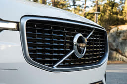 2017 Volvo XC60 image gallery
