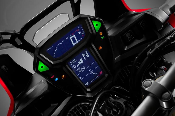 The split-screen instrument cluster is all-digital. The split-screen instrument cluster is all-digital.