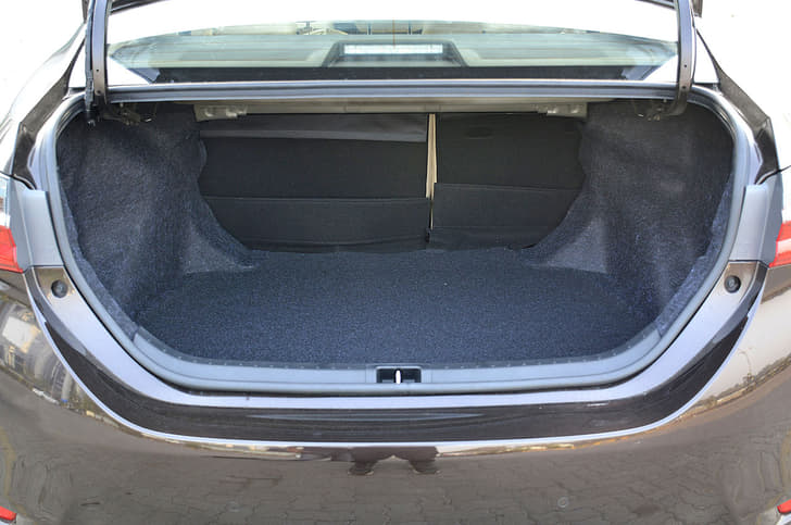 2017 Toyota Corolla Altis facelift image gallery