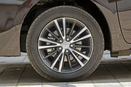 2017 Toyota Corolla Altis facelift image gallery