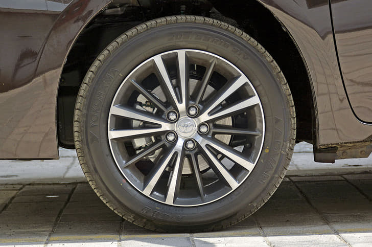 2017 Toyota Corolla Altis facelift image gallery