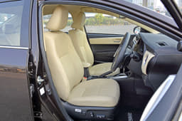 2017 Toyota Corolla Altis facelift image gallery