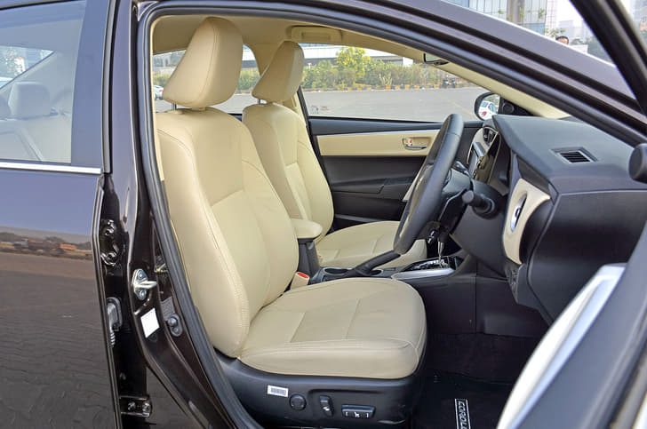 2017 Toyota Corolla Altis facelift image gallery