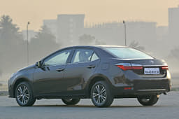 2017 Toyota Corolla Altis facelift image gallery