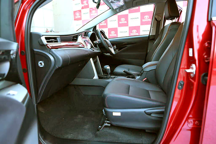 2017 Toyota Innova Touring Sport image gallery