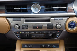 2017 Lexus ES300h image gallery