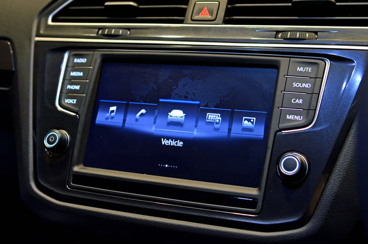 2017 Volkswagen Tiguan image gallery