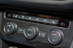 2017 Volkswagen Tiguan image gallery