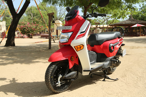 2017 Honda Cliq scooter image gallery